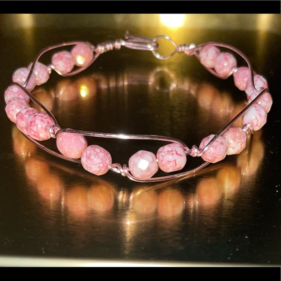 NEW HANDMADE pink bracelet - Picture 1 of 5